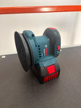 Alquiler Lijadora Bosch 18V a Batería + Cargador