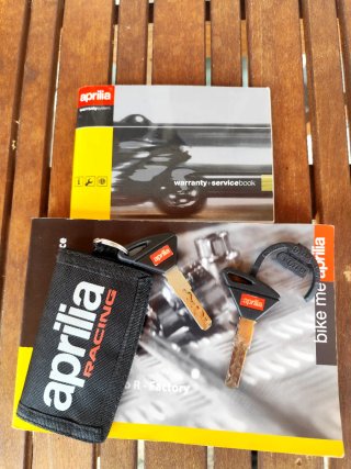 Aprilia Tuono 1000R. 25.000 km.