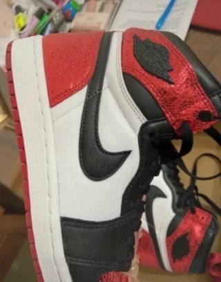 Air Jordan 1 Retro High OG Ruby