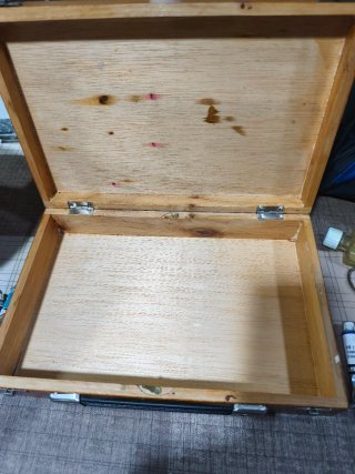 Caja de pinturas de madera