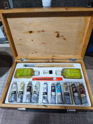 Caja de pinturas de madera