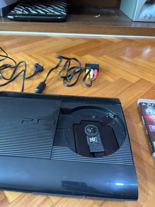 PS3 Super Slim 500GB + 2 Controller (caricatore) + Giochi