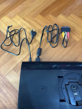 PS3 Super Slim 500GB + 2 Controller (caricatore) + Giochi