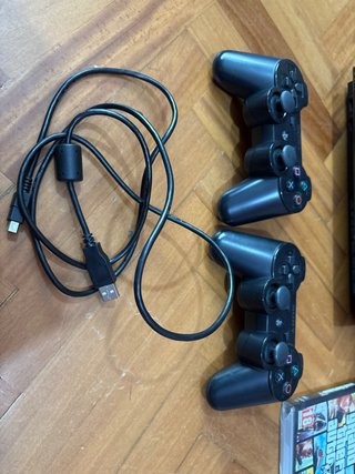 PS3 Super Slim 500GB + 2 Controller (caricatore) + Giochi