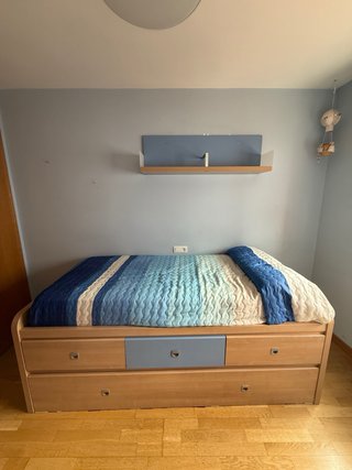 Cama nido con estantería