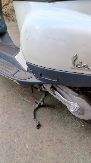 Vespa Scooter Blanca
