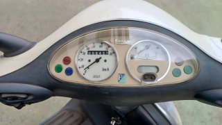 Vespa Scooter Blanca
