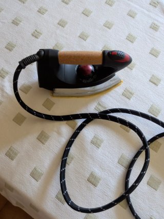 Tabla de planchar y plancha vapor