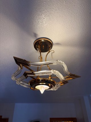 Lámpara de techo dorada elegante