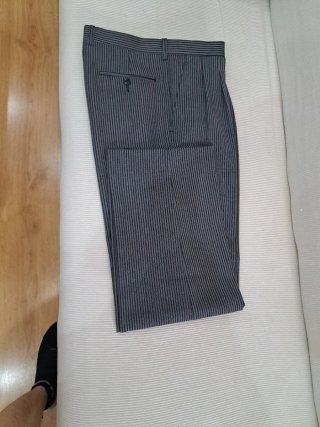 Pantalones de raya diplomática