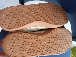 Zapatillas Adidas Blancas y Celestes