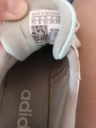Zapatillas Adidas Blancas y Celestes