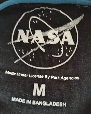 Camiseta negra gráfica de la NASA original