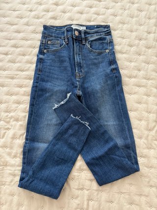 Pantalón pitillo Stradivarius azul