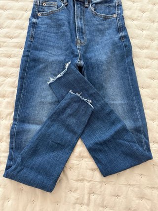 Pantalón pitillo Stradivarius azul