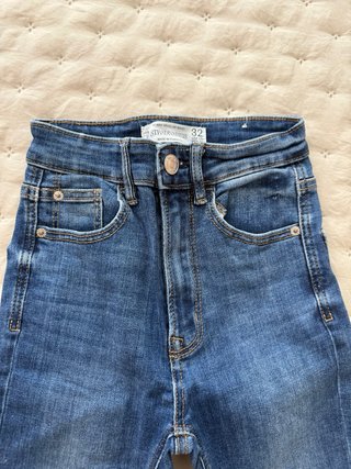 Pantalón pitillo Stradivarius azul