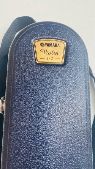 Violín Yamaha V3 1/2 con funda,arco y almohadilla
