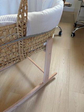 Moisés de mimbre con soporte