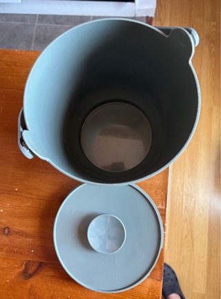 Cubo residuos orgánicos con tapa verde