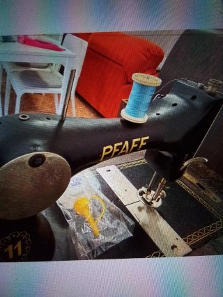 Máquina de coser PFAFF antigua