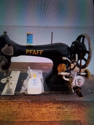 Máquina de coser PFAFF antigua