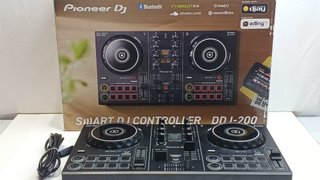Controlador DJ Pioneer DDJ-200