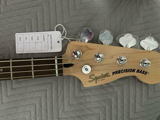 Bajo Eléctrico Sunburst con Correa