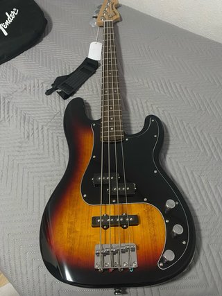 Bajo Eléctrico Sunburst con Correa