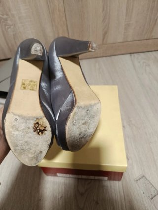 Zapatos de fiesta plateados con lazo