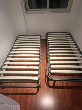 Cama nido 190x90,tiene alguna lámina suelta de un