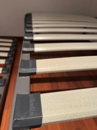Cama nido 190x90,tiene alguna lámina suelta de un