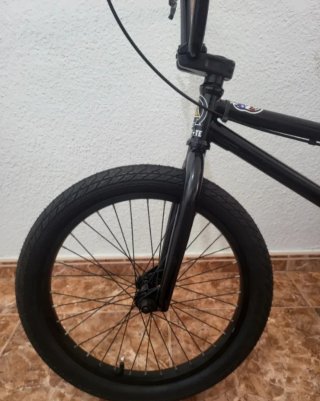 Bicicleta BMX Negra