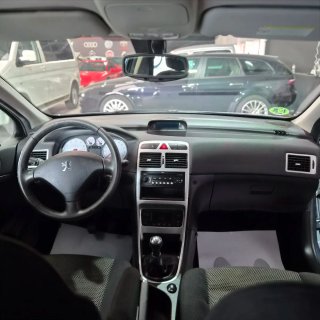 Peugeot 307 1.6 110Cv. 1 dueño. Sólo 70000 kms.