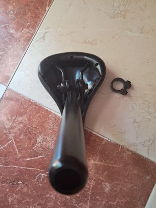 28.6 Sillín Monty con tija y abrazadera de regalo