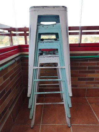 Taburete industrial metal blanco y azul
