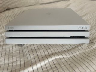 PS4 Pro 1TB Bianca