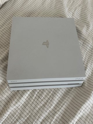 PS4 Pro 1TB Bianca