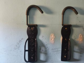 2 Soportes para colgar bicicletas.