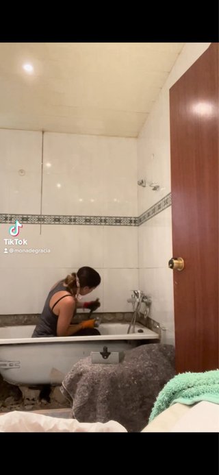 Chica reforma casas
