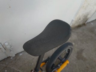 Bicicleta sin pedales Btwin amarilla
