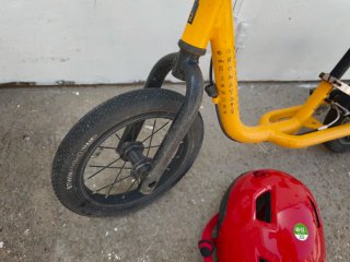 Bicicleta sin pedales Btwin amarilla