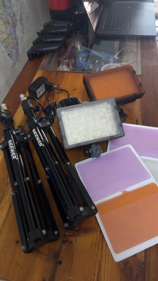 Focos LED Neewer Batería y Pilas CN126