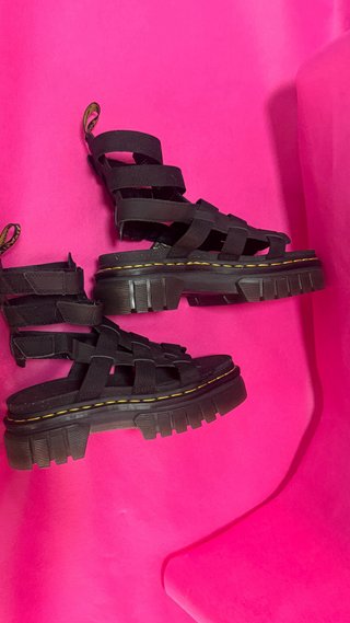 ¡¡ OFERTA !Sandalias Dr. Martens Negras Plataforma