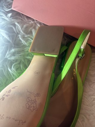 Sandalias Alma en Pena verdes con pedrería