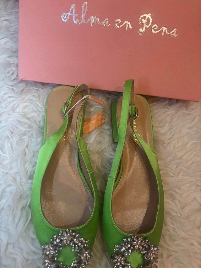 Sandalias Alma en Pena verdes con pedrería
