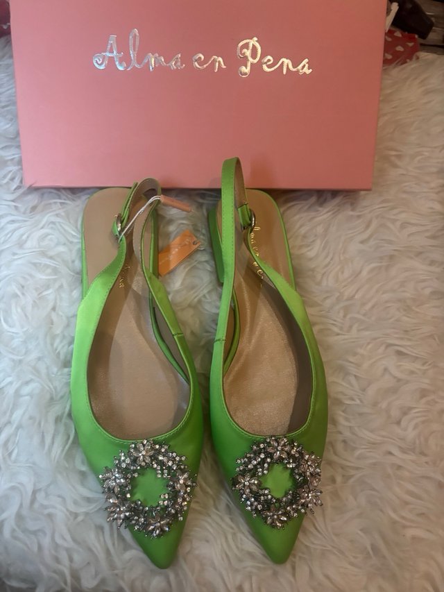 Sandalias Alma en Pena verdes con pedrería