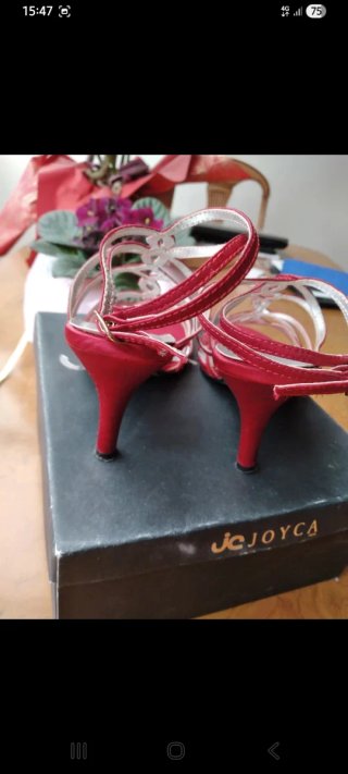 Sandalias de tiras, color cereza. JOYCA.