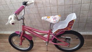 Bicicleta infantil rosa con asiento para muñecas