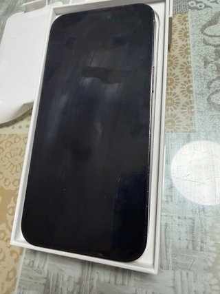 iPhone 14 Pro Max con cargador magsafe