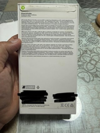 iPhone 14 Pro Max con cargador magsafe